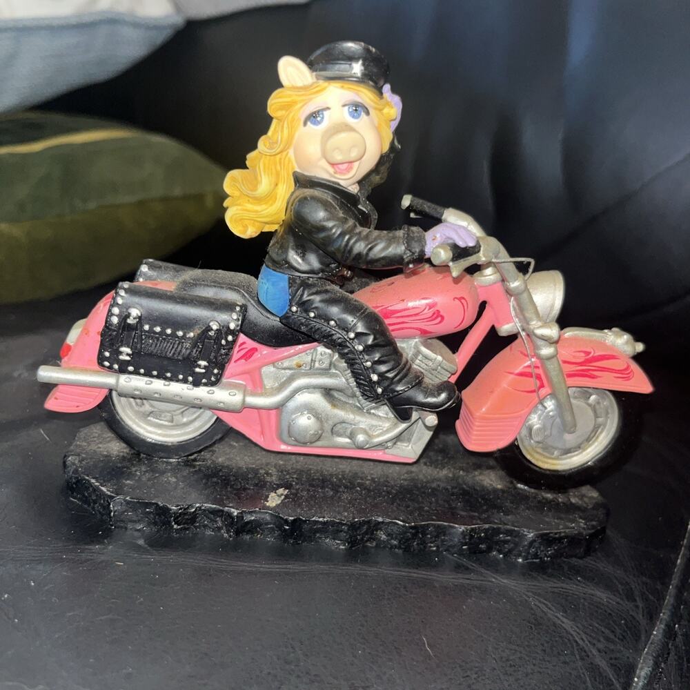 Ms Piggy Moi Motorcycle
